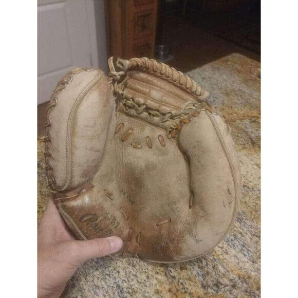 VINTAGE 1960s RAWLINGS ELSTON HOWARD MJ 57 Catcher’s Mitt Needs Repair - Picture 1 of 12